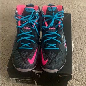 Lebron XII Size 6.5 boys only wore once!